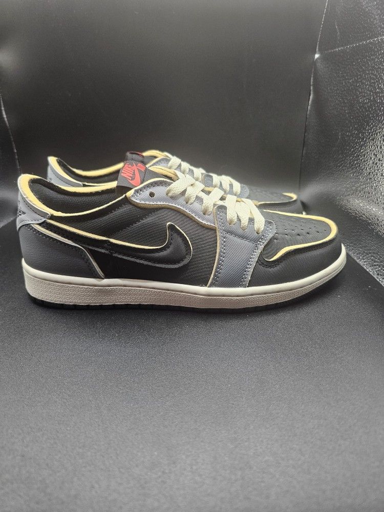 Jordan 1 LOw OG Ex Black Smoke Grey..Literally Like New just Tried On Size 7.5M