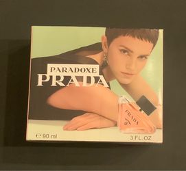 Prada Paradoxe perfume