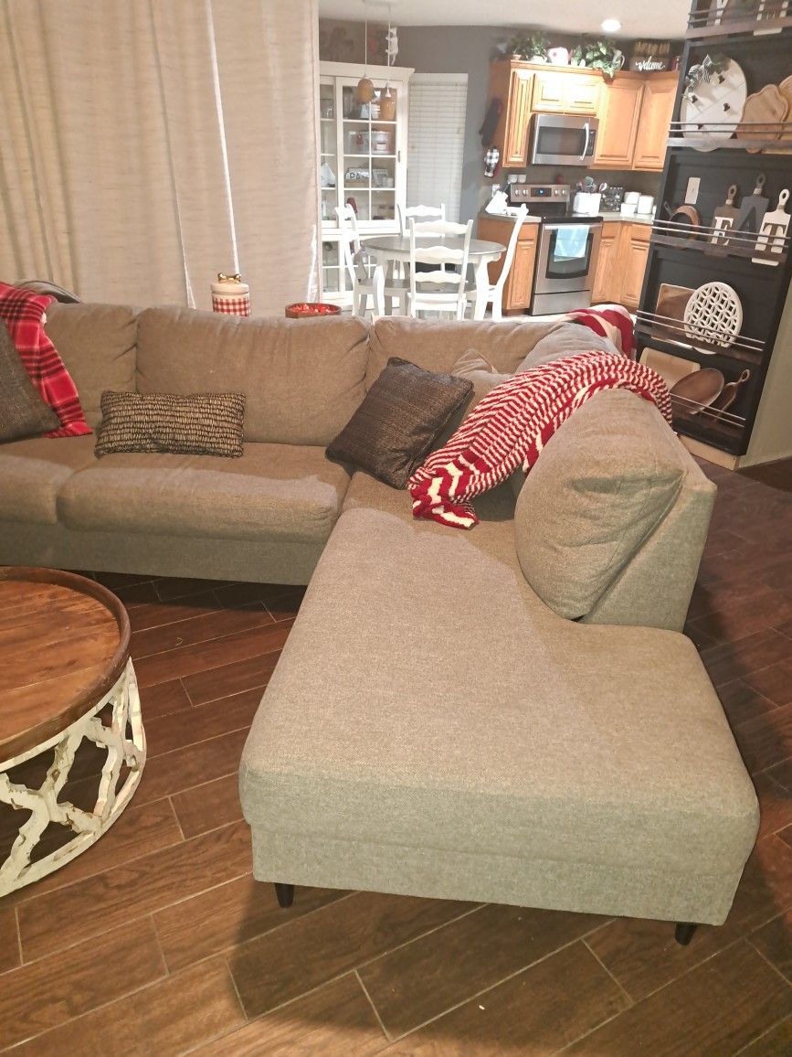 L Shaped Sectional Like New