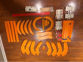 Massive 1970s Hot Wheels Sizzlers Collection - Ford J-Car, Working Timer Power Pit, 45+ Tracks