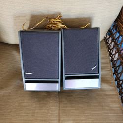 PAIR OF BOSE SPEAKERS