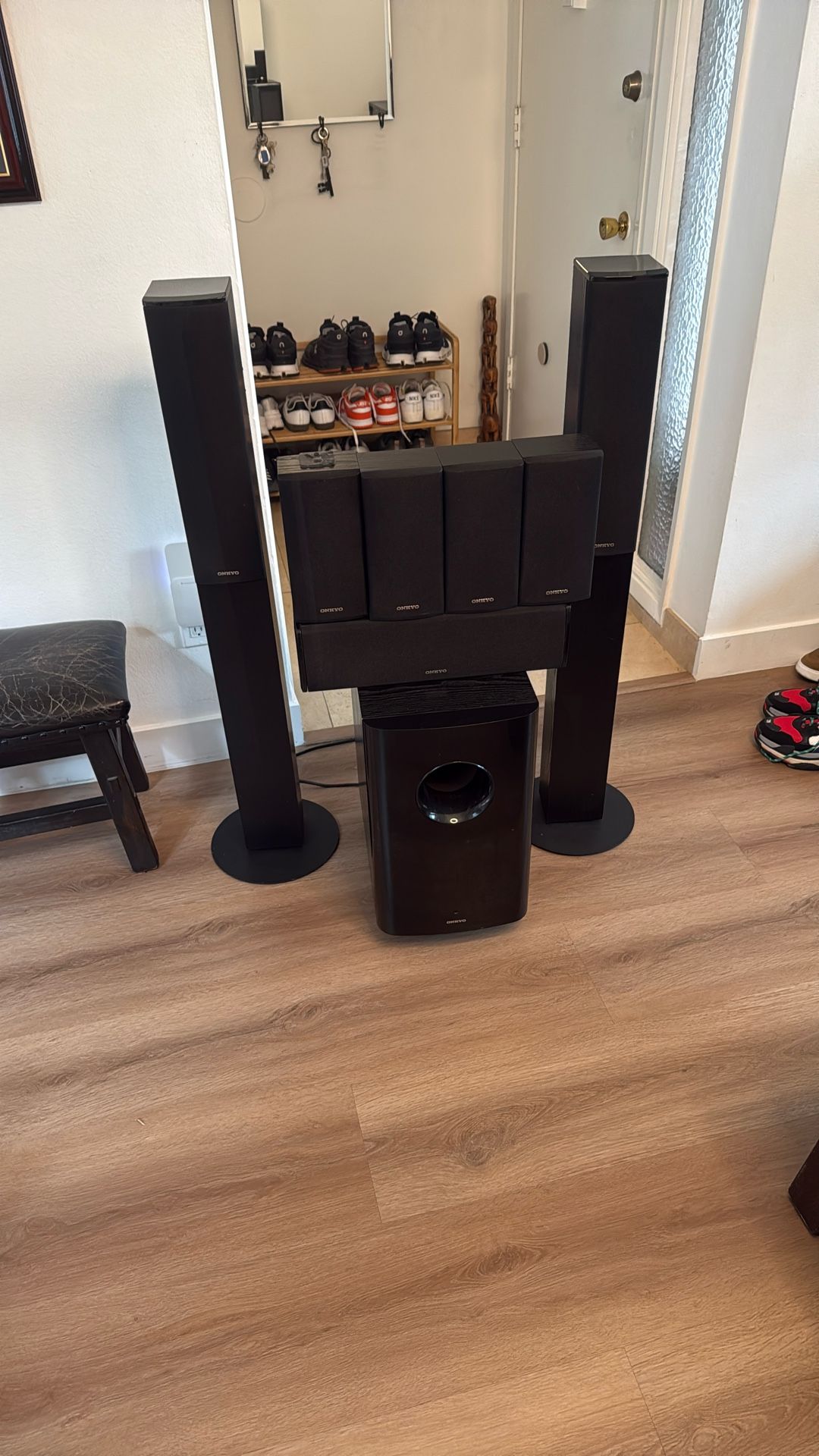 ONKYO  7 Speakers Surround Sound And Subwoofer. 