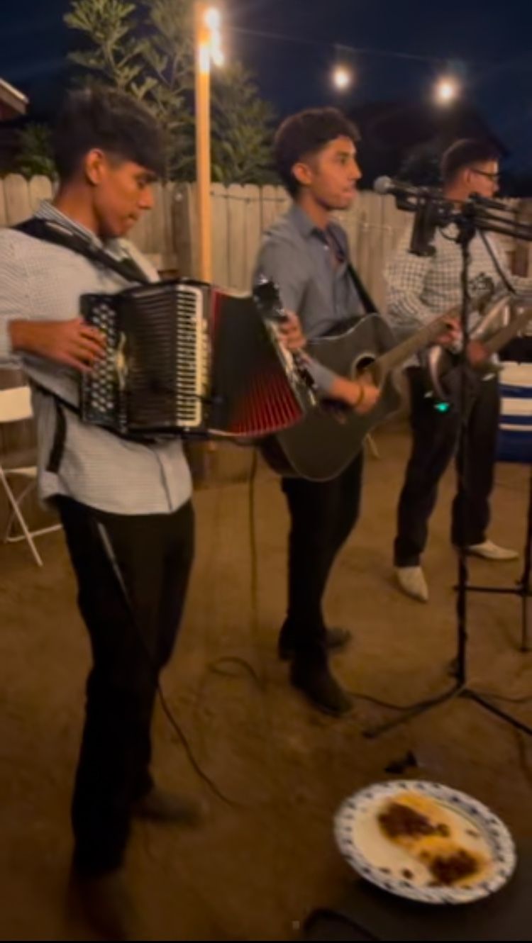 grupo sierreno con acordeon