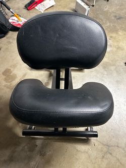 Ergonomic kneeling chair with a backrest