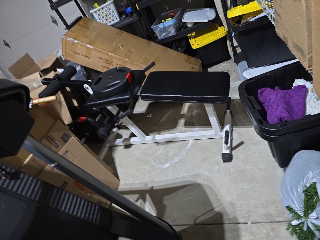 Leg extension machine