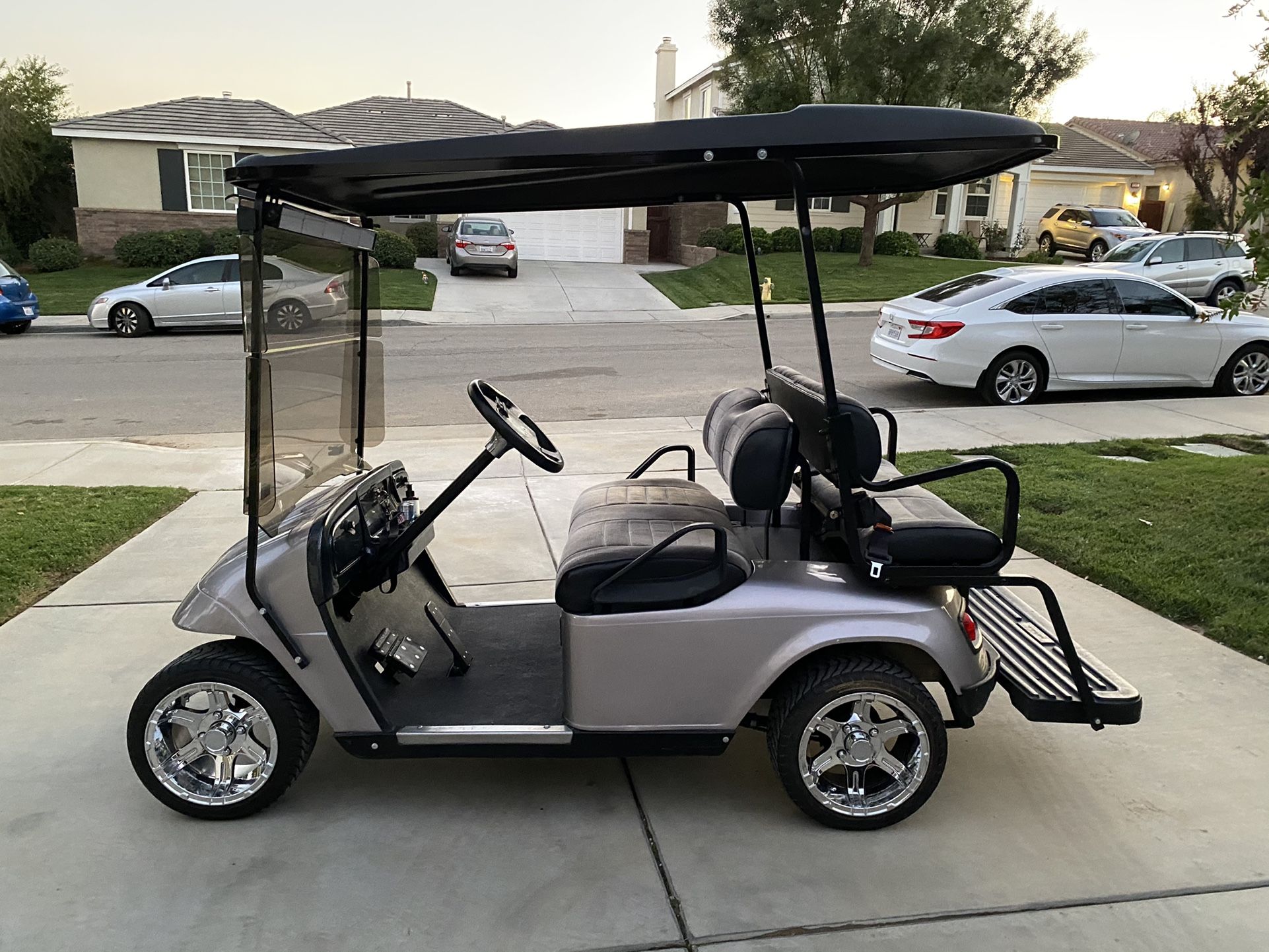 E-Z-GO Golf Cart