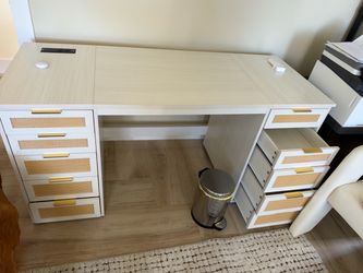 Desk never used