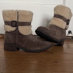 😎 Super cute UGG women’s boots 8.5