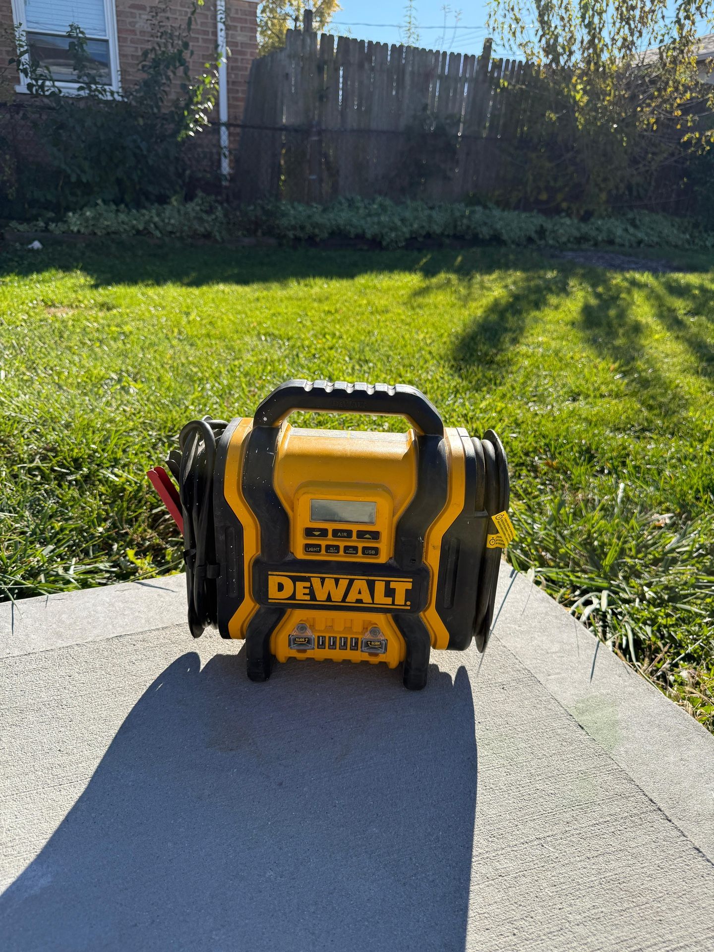 Portable Power 2000 Peak Amp Jump Starter w/Digital Compressor