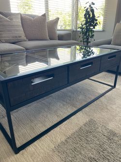 table Coffee table and side table