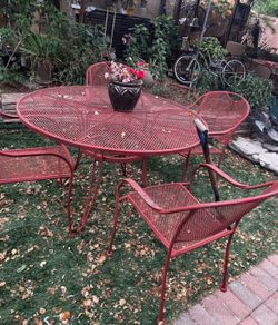 Russell Woodard Patio Set Table & 4 Chairs **