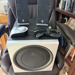 Logitech Z2300 Speakers  - Good Comdition