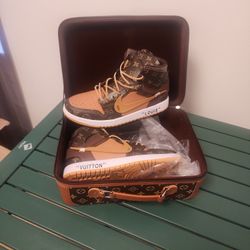 Louis Vuitton Men's Size 10 - $300 OBO 