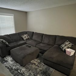 Sectional Couch With Ottoman