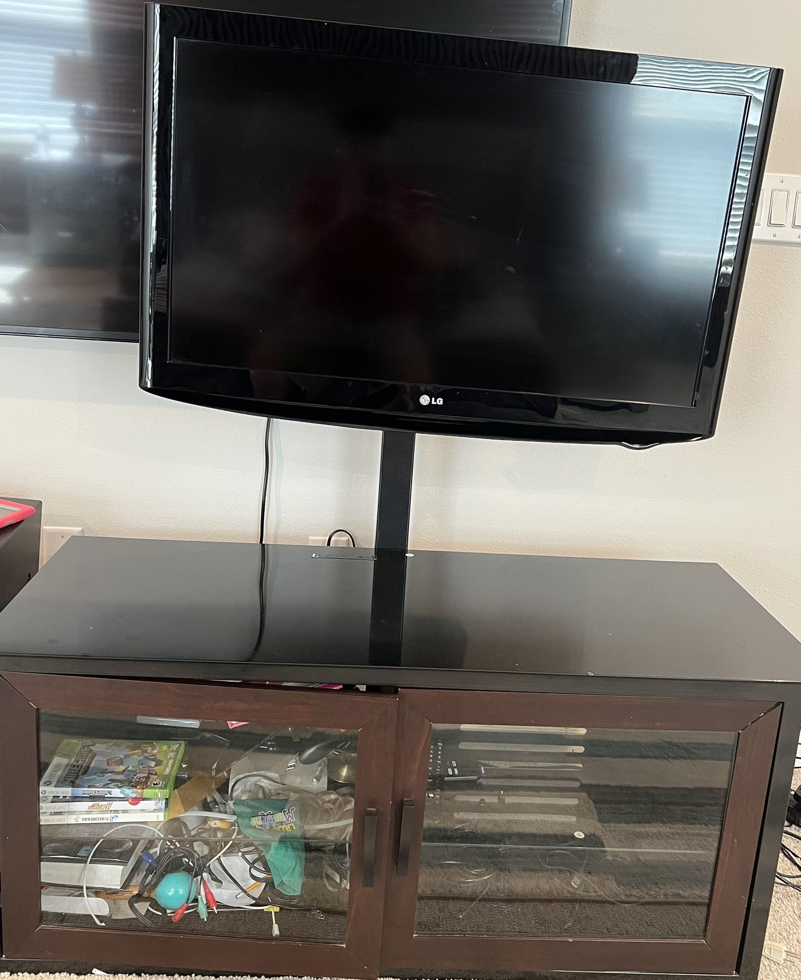Tv Stand LG 37” TV bundle 