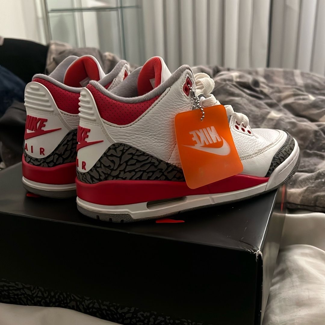The Reds Jordan Jordan 3 Fire Reds for Sale in Lancaster, CA - OfferUp