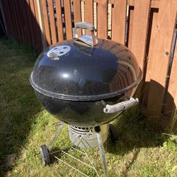 Weber 22” Premium  BBQ Kettle Grill With Cover