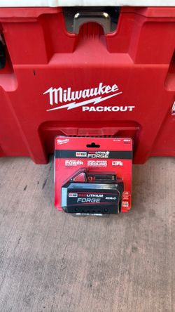 Milwaukee m18 RED LITHIUM FORGE XC 8.0 ah (NEW)