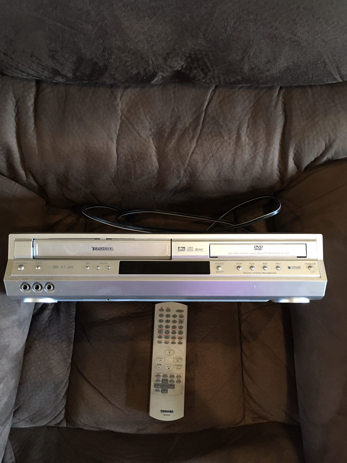 Toshiba DVD/VCR player w/remote
