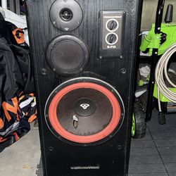Vintage Cerwin Vega E-712 3-way bass reflex with 12" woofer, 6.5" midrange, and 1" tweeter