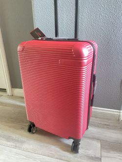 🍑 Gorgeous Peach Luggage Brand New – $20! Beautiful peach-colored suitcase, perfect for your next vacation! ✈️ 🧳 25” tall ✨ Brand new 💲 $20 fir