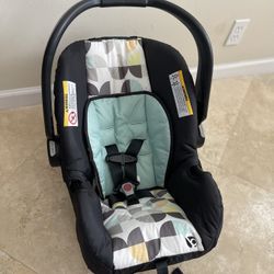 Baby Trend Infant Car Seat - SUPER CLEAN- LIKE NEW 