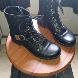 ByGuess woman boots size 6