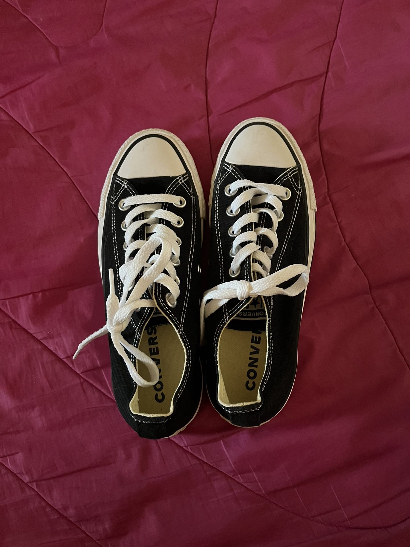 Low Top Converse Size 6.5 Women’s