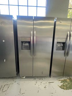 New Frigidaire 36 in 25.6 Cu Ft Refrigerator Side by Side Stainless Steel / Scratch and Dent