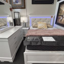 SPECIAL $890 White 4PC Queen Bedroom Set (Mattress not Included) 