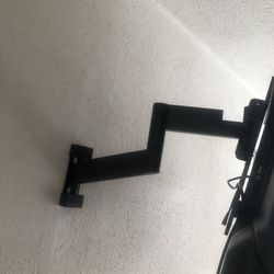 43” 1080p  Hisense TV With Wall Mount Brackets 