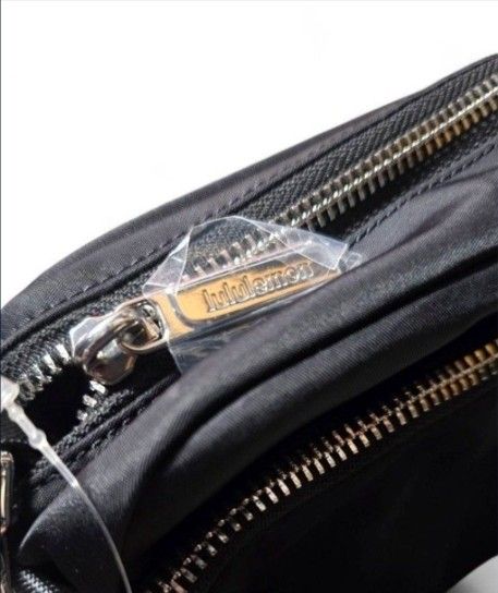 Lululemon- Everywhere Crossbody Belt
Bag *2L -1 Black
