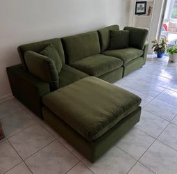 Olive green sofas , sectionals , same day delivery 🚚, no credit needed