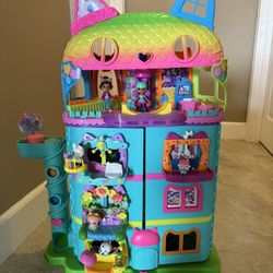 Gabby's dollhouse With Lots Of Extras