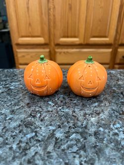 Vintage ceramic Funny Face Pumpkins Pair of Salt and Pepper Shakers . Size approximately 2 1/2 inches tall. Preowned . There are no white spots on