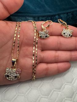 Hello kitty necklace set