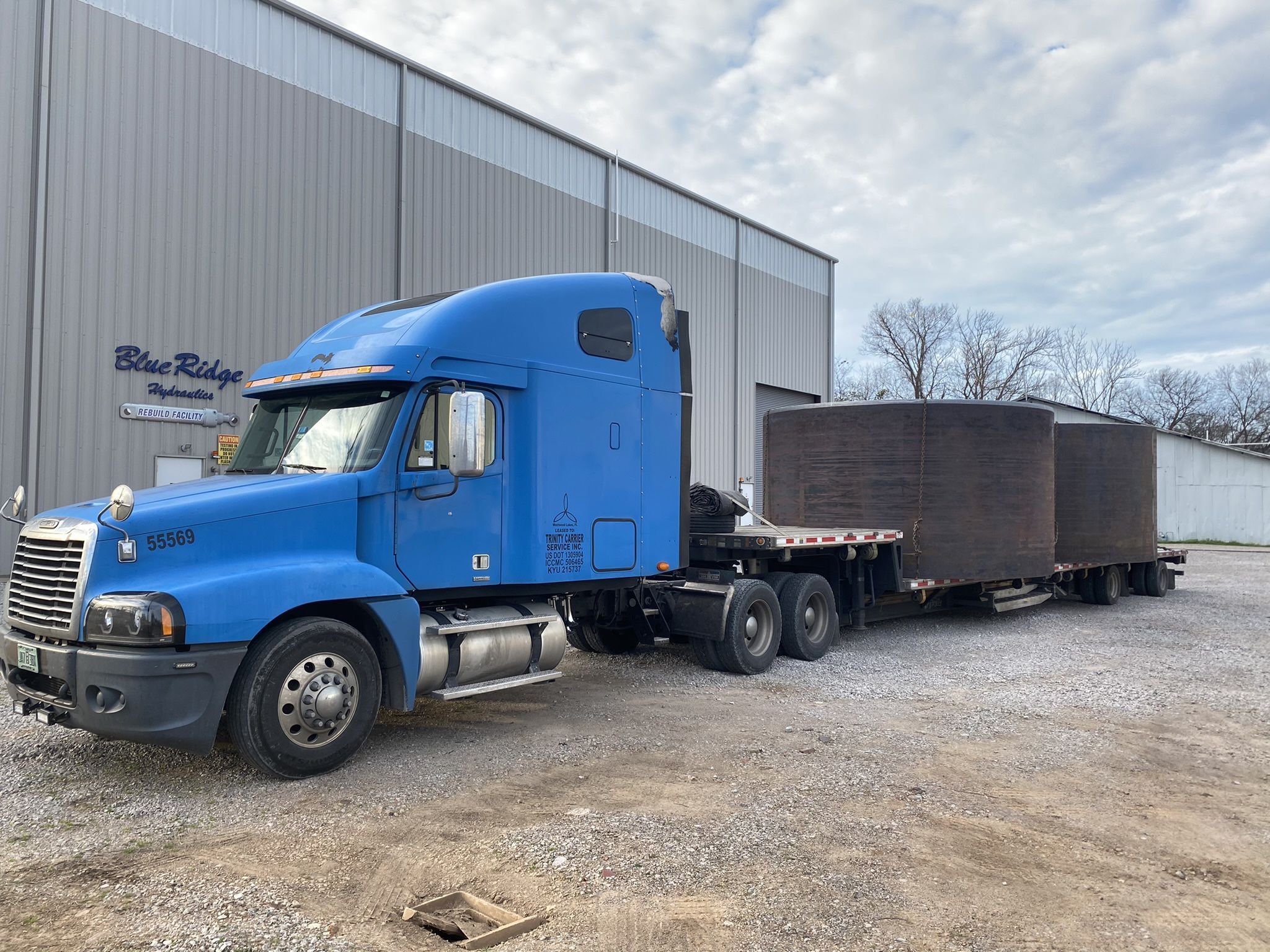 2006 Freightliner Century Serie 60 14 LT Detroit Very Good Condition..! 2018 Trailer Step Deck Flatbed Ramps