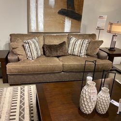 NEW▪️▪️$10 Down Payment Finance 🔻Alesbury Chocolate Sofa▪️# Sofa # Loveseat # Couch # Living Room Set Options Available