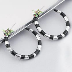 Beetlejuice Sandworm Horror Metal Earring 