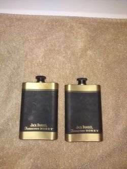Jack Daniels honey whiskey 4 oz flasks 2 of them
