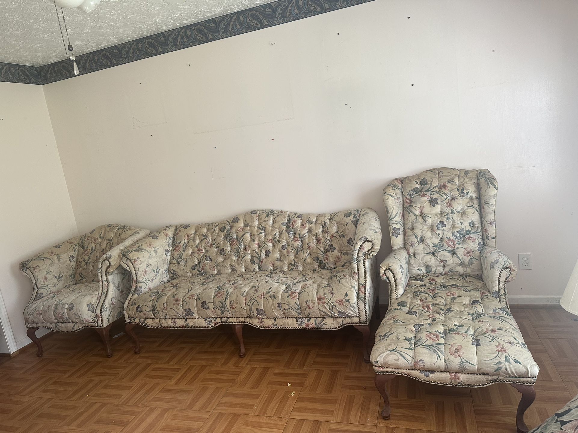 Free Pick Up today-Furniture Clearance β Entire Set for $100 (Duluth, GA)
