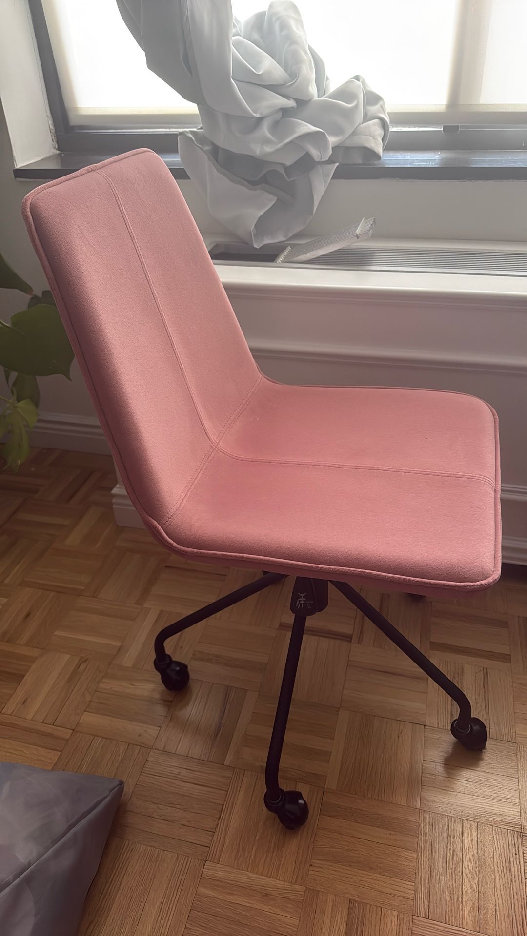 Wayfair Computer Chair - brand new. Called “Greenwich Swivel Office Chair”