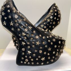 Issue High Heelless Black (d1) Studded Platform shoes size 10