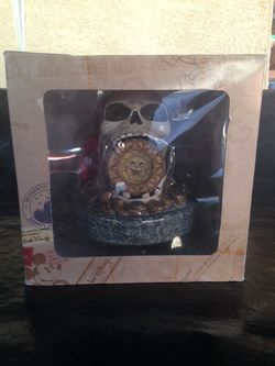 Disney collectible pirates of the caribbean skull clock