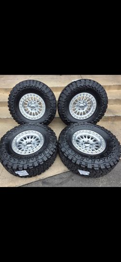 17" KMC w/ 35x12.50R17 Toyo MT Open Country