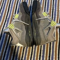 Jordan 4 Retro SE Neon 95