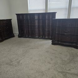 BIG DRESSER AND 2 NIGHT STAND 