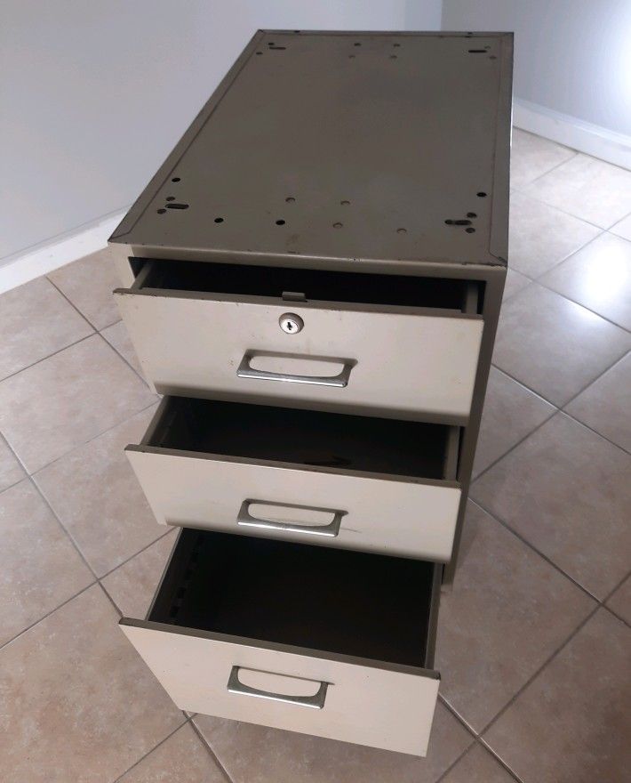 Metal Office Old Filing Cabinet No Key