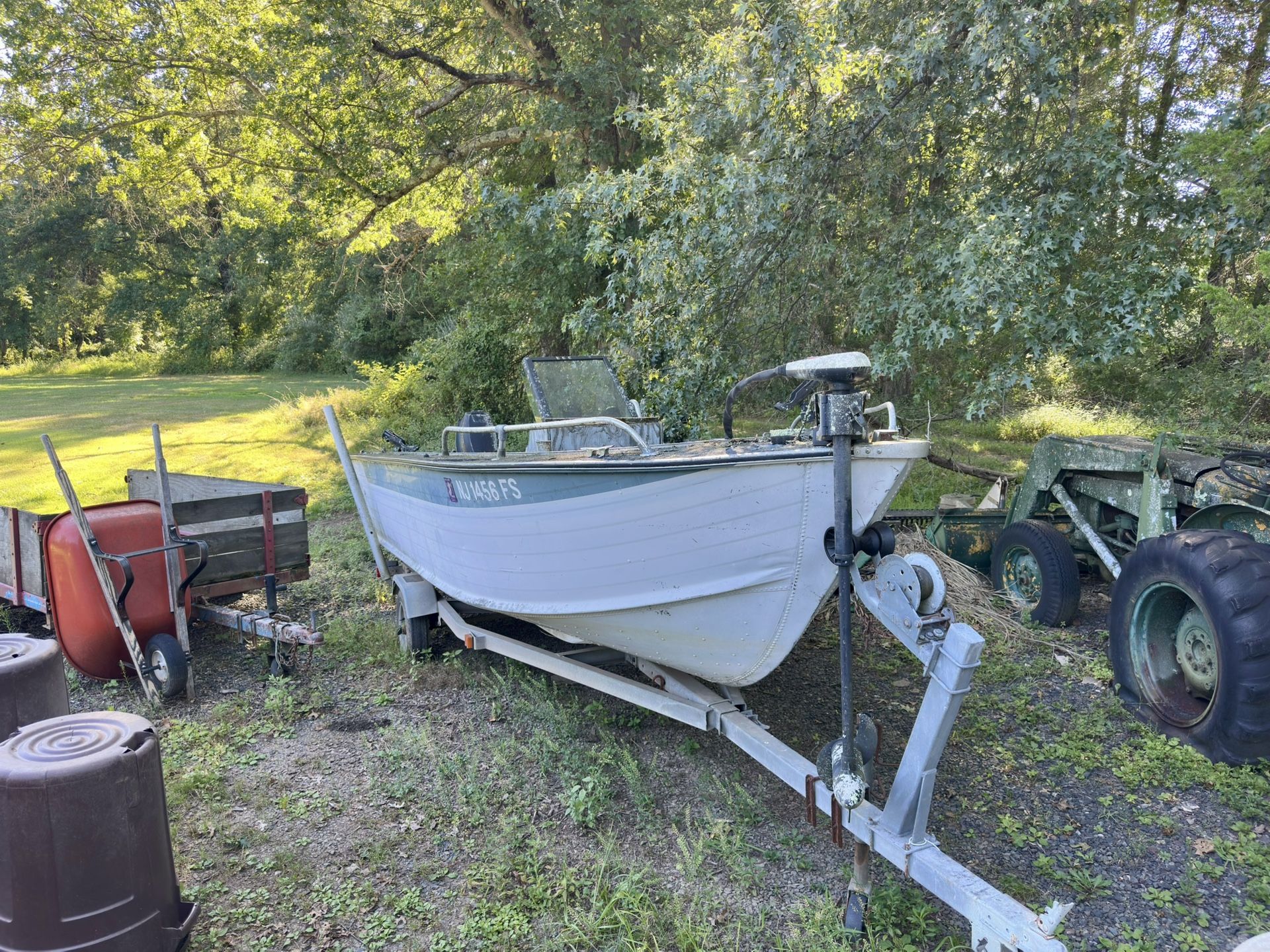 17’ Aluminum Blue Fin V-Hull Center Console - 25 HP Evinrude, 50 HP Force