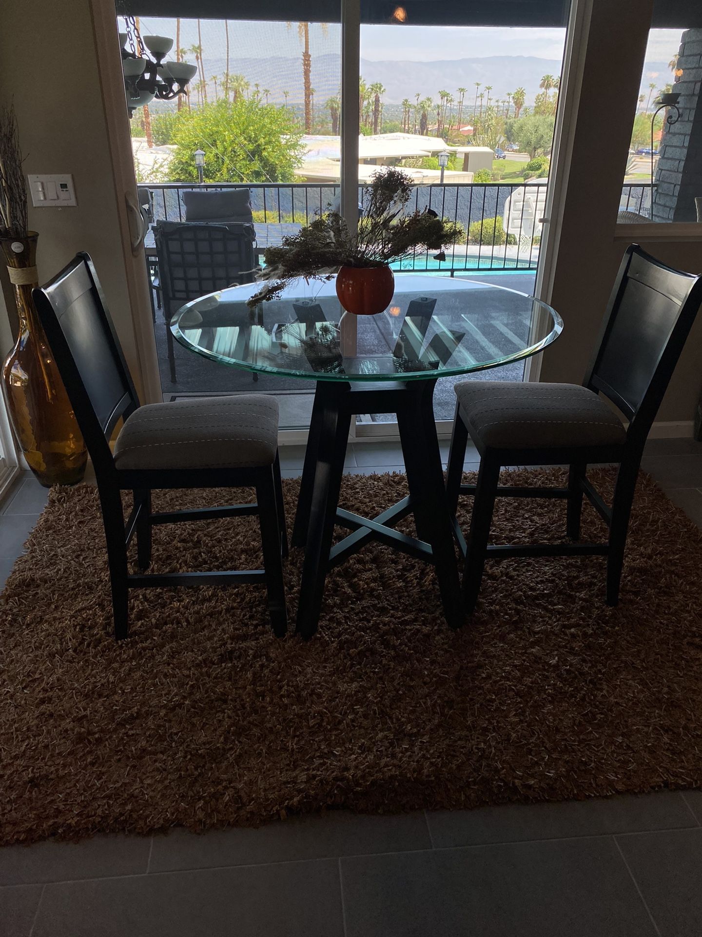 Bistro Table 2 Chairs & Rug Make offer!